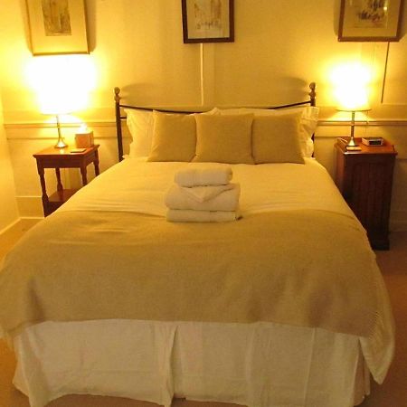 シェパートン Old Manor House Bed & Breakfast エクステリア 写真