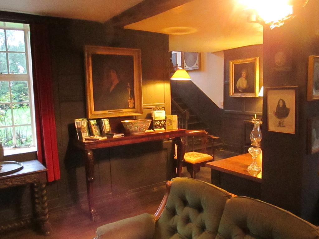 シェパートン Old Manor House Bed & Breakfast エクステリア 写真