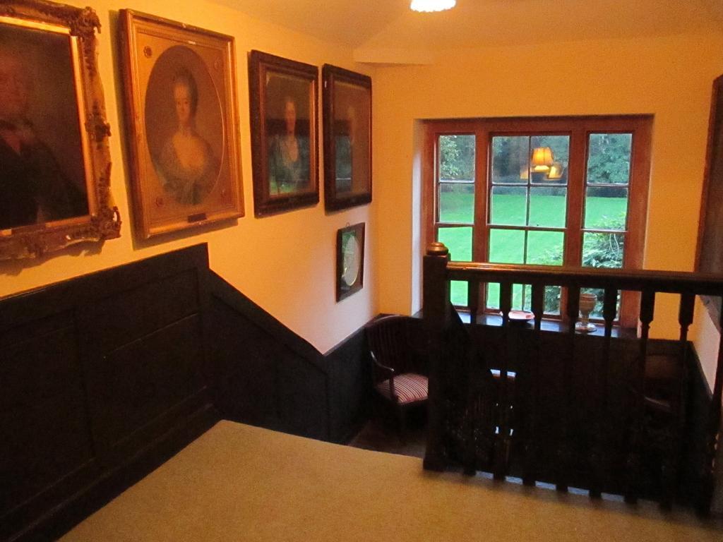 シェパートン Old Manor House Bed & Breakfast エクステリア 写真