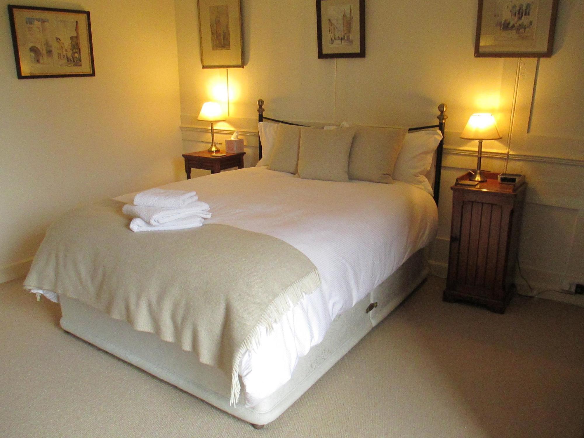 シェパートン Old Manor House Bed & Breakfast エクステリア 写真