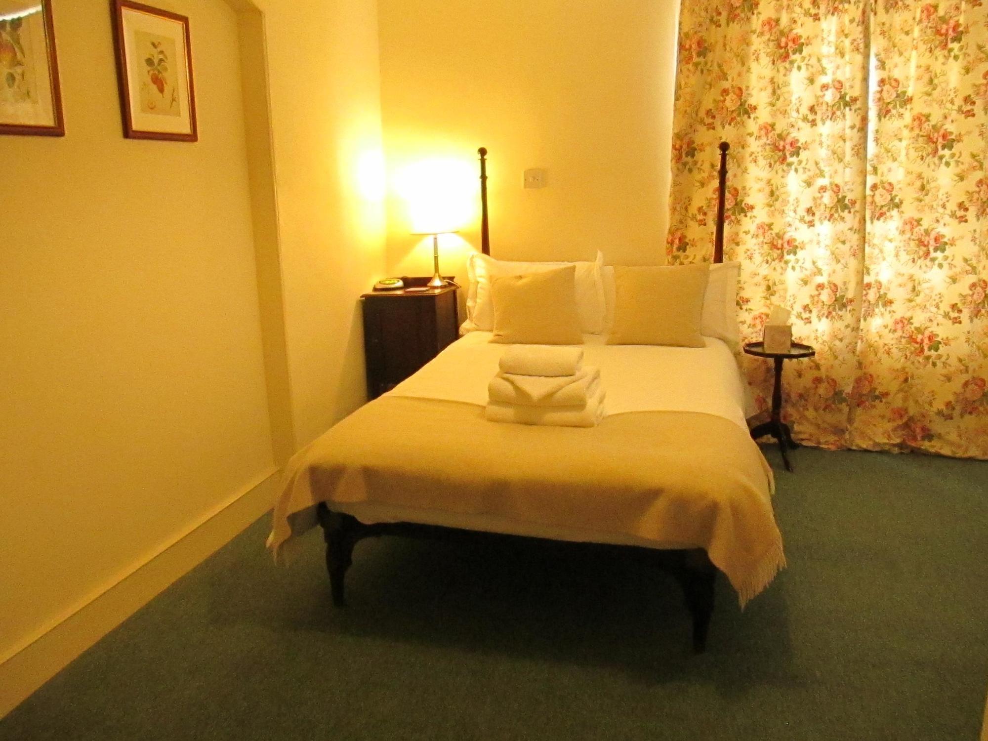 シェパートン Old Manor House Bed & Breakfast エクステリア 写真